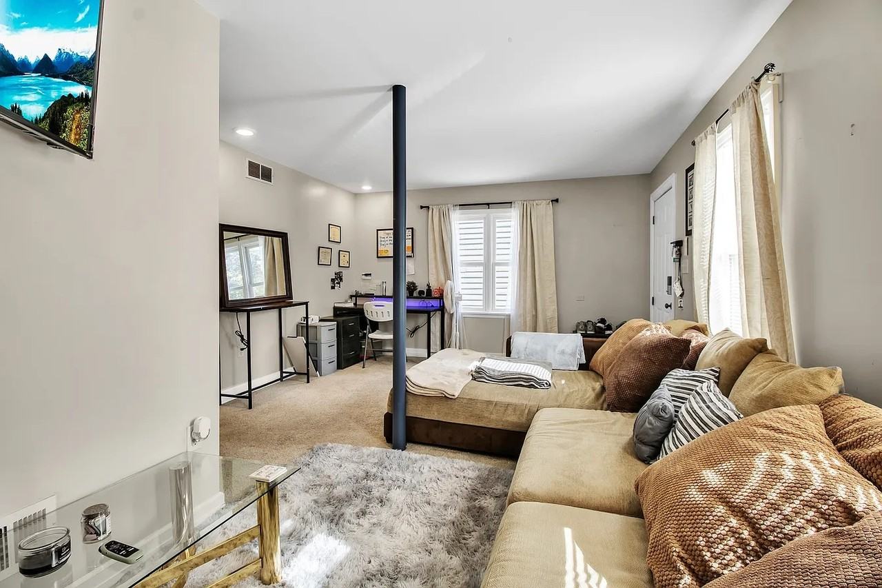 364 Hudson St - Photo 3 of 7