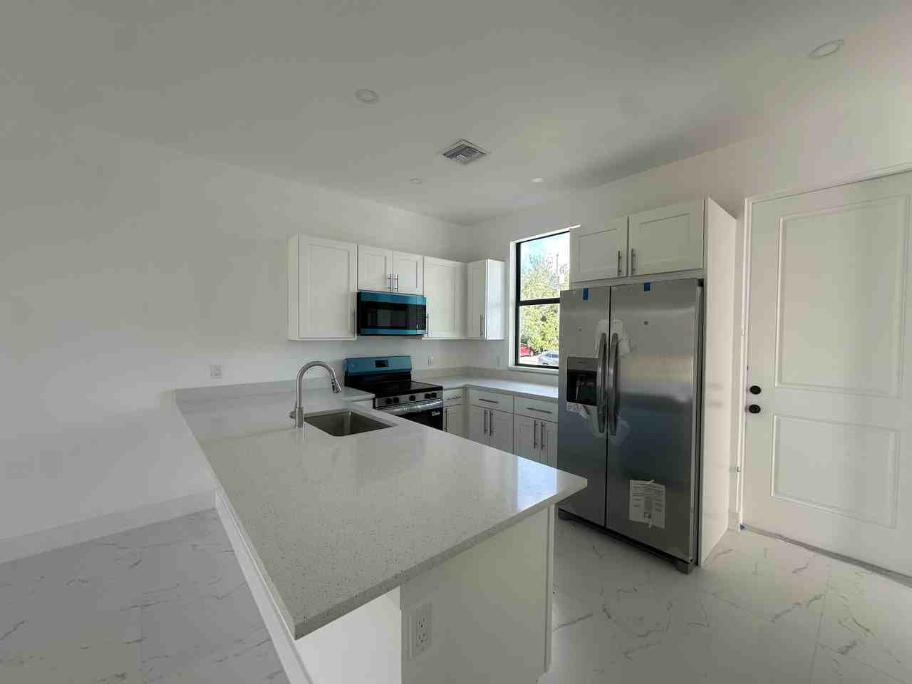 1120 Homer Ave S #NA - Photo 3 of 7