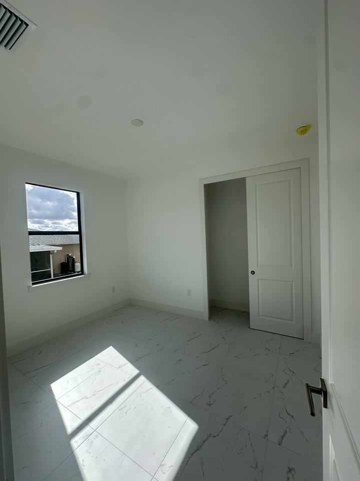 1120 Homer Ave S #NA - Photo 5 of 7