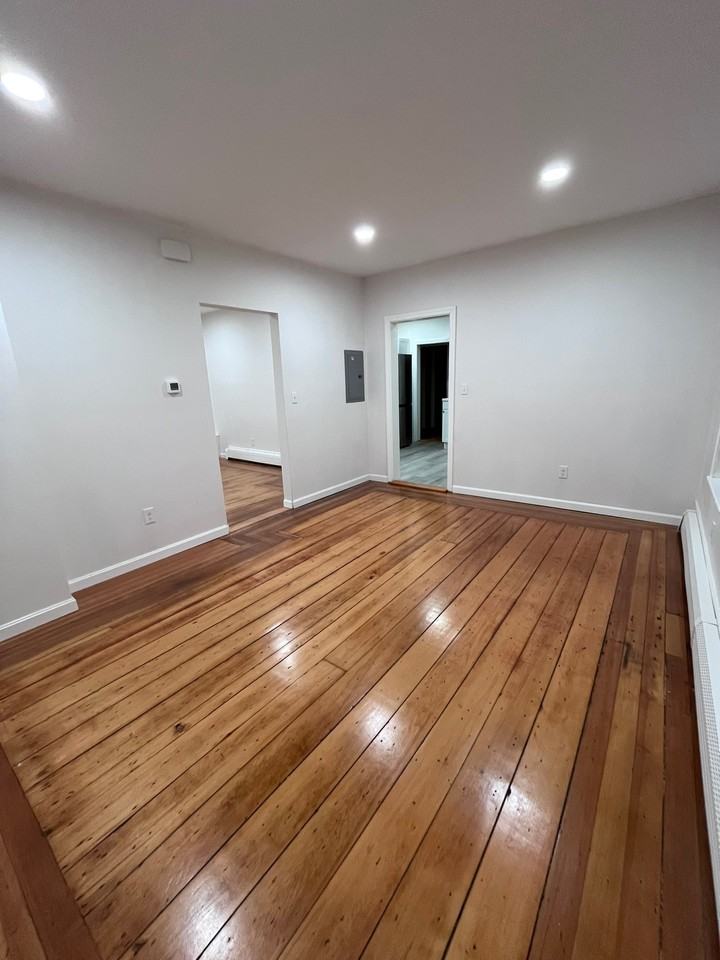 137 Worcester Ave #1 - Photo 3 of 18