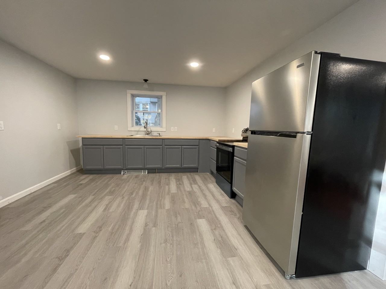 25 High St #A - Photo 3 of 10