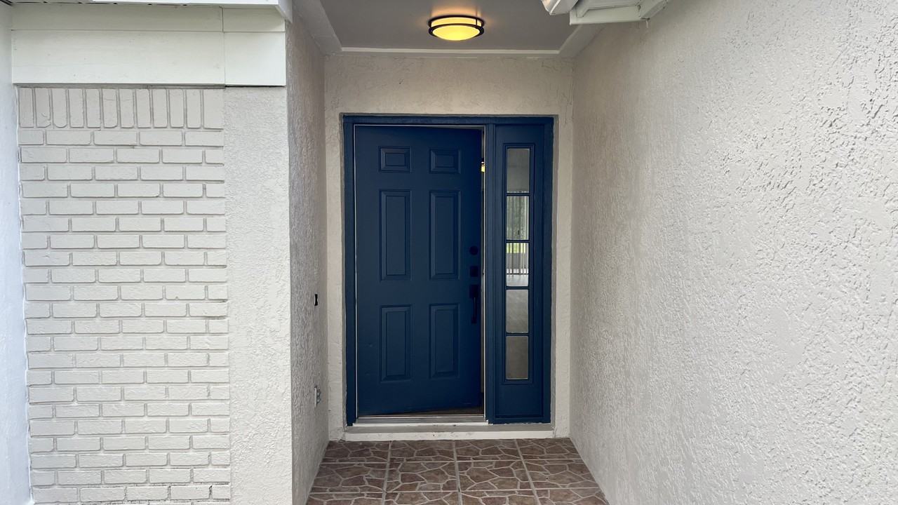 567 Queensbridge Dr #NA - Photo 4 of 30