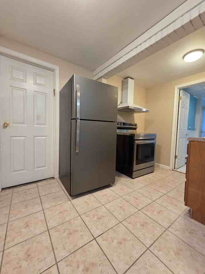 9 Wallace Dr #1 - Photo 2 of 9