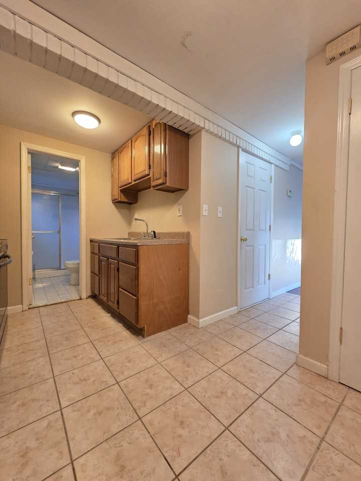 9 Wallace Dr #1 - Photo 3 of 9