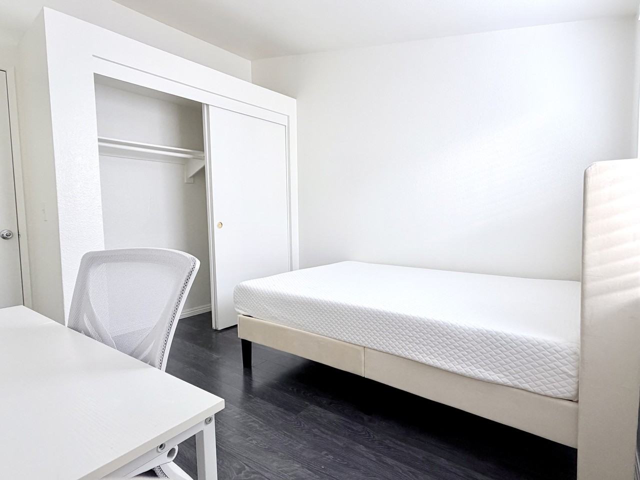 12943 Homestead Pl - Photo 4 of 9