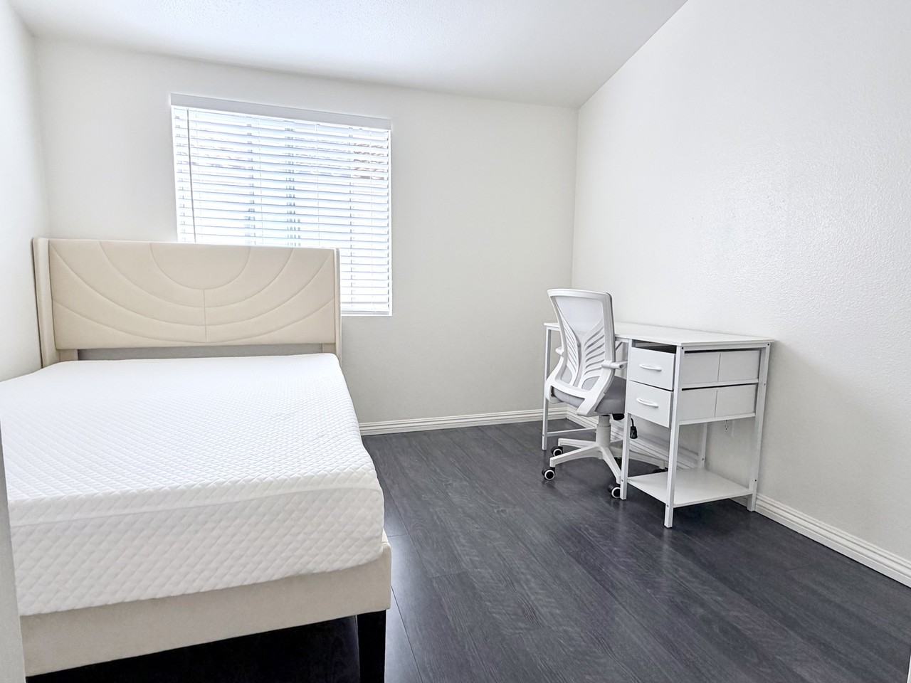 12943 Homestead Pl - Photo 5 of 9