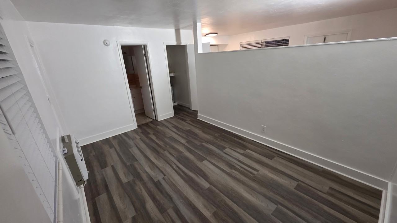 2850 Sw 18th Ter #14 - Photo 6 of 9