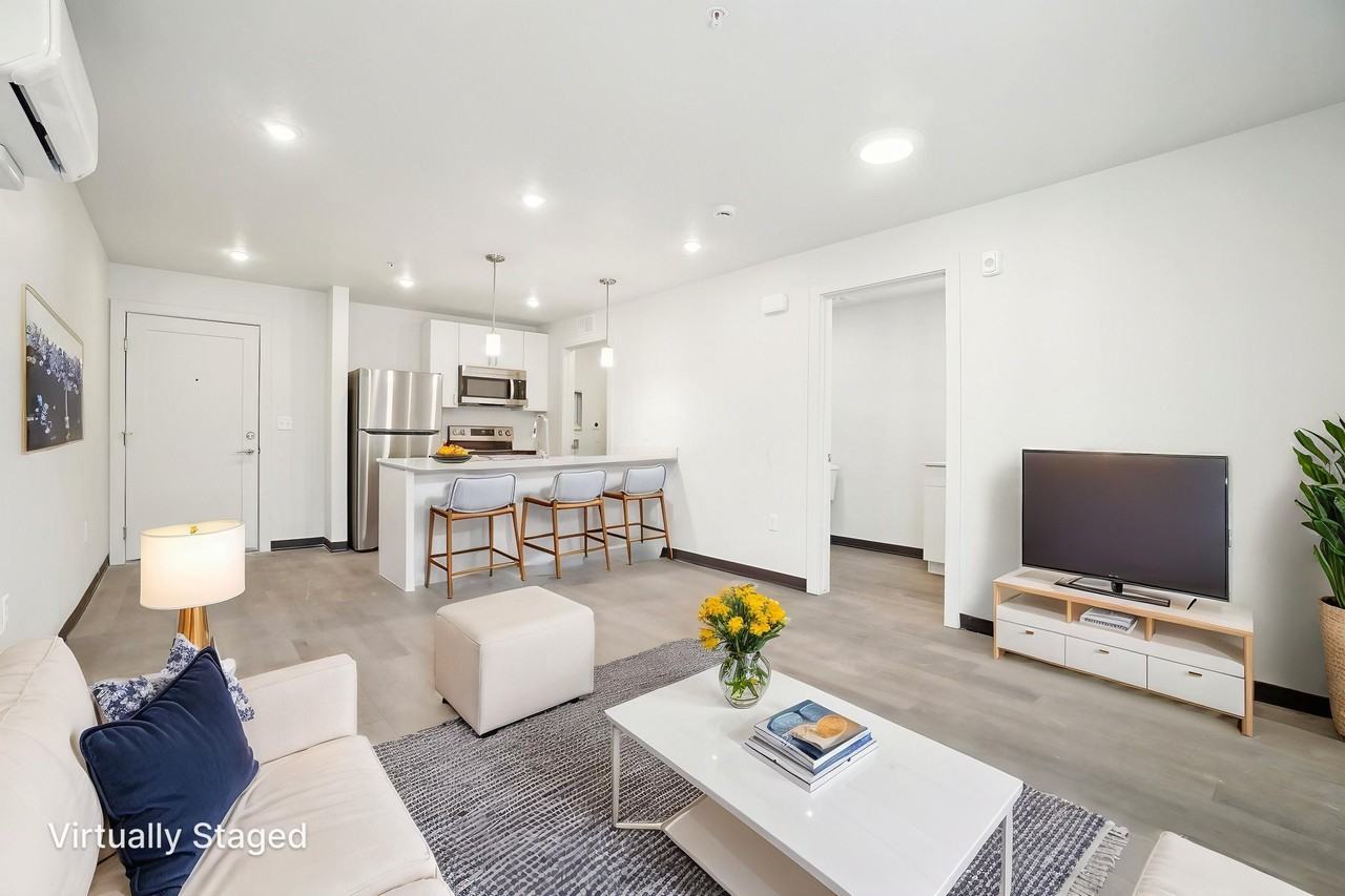 1326 S 500 E #201 - Photo 4 of 8