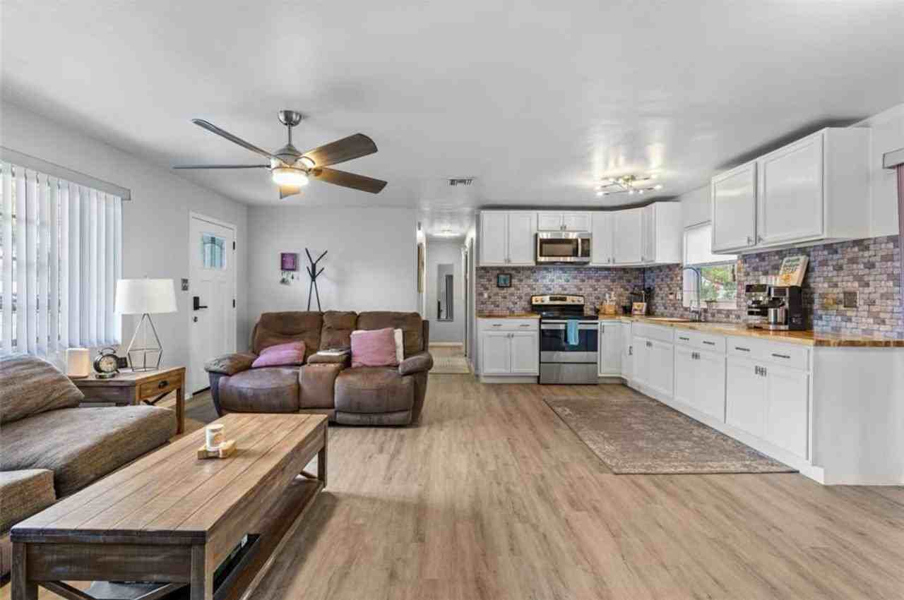 4618 Se 2nd Pl #NA - Photo 4 of 8