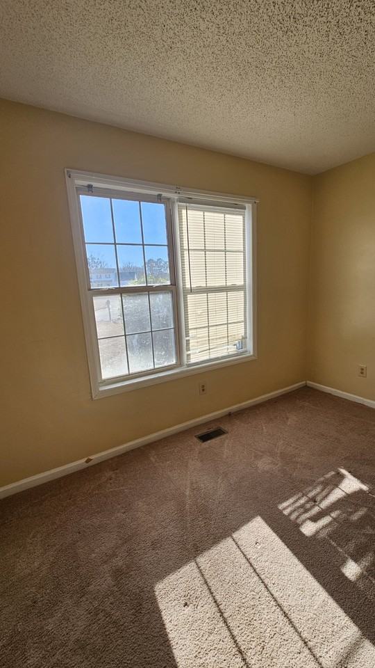 4014 Yarmouth Rd #1 - Photo 7 of 16