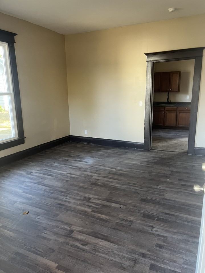 1520 Canton St - Photo 4 of 4