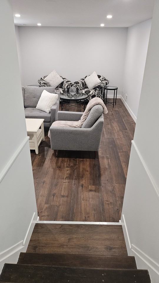 450 Three Valleys Crescent - Photo 4 of 11