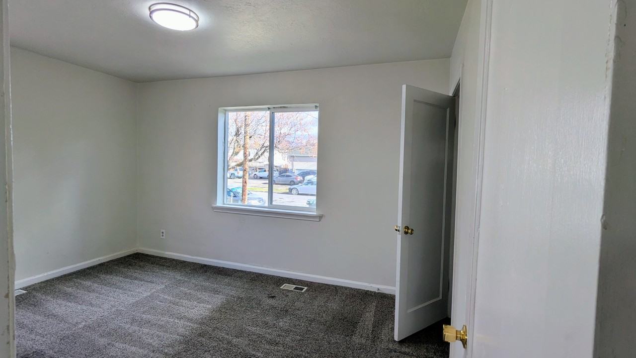 426 S Navajo St #NA - Photo 7 of 11