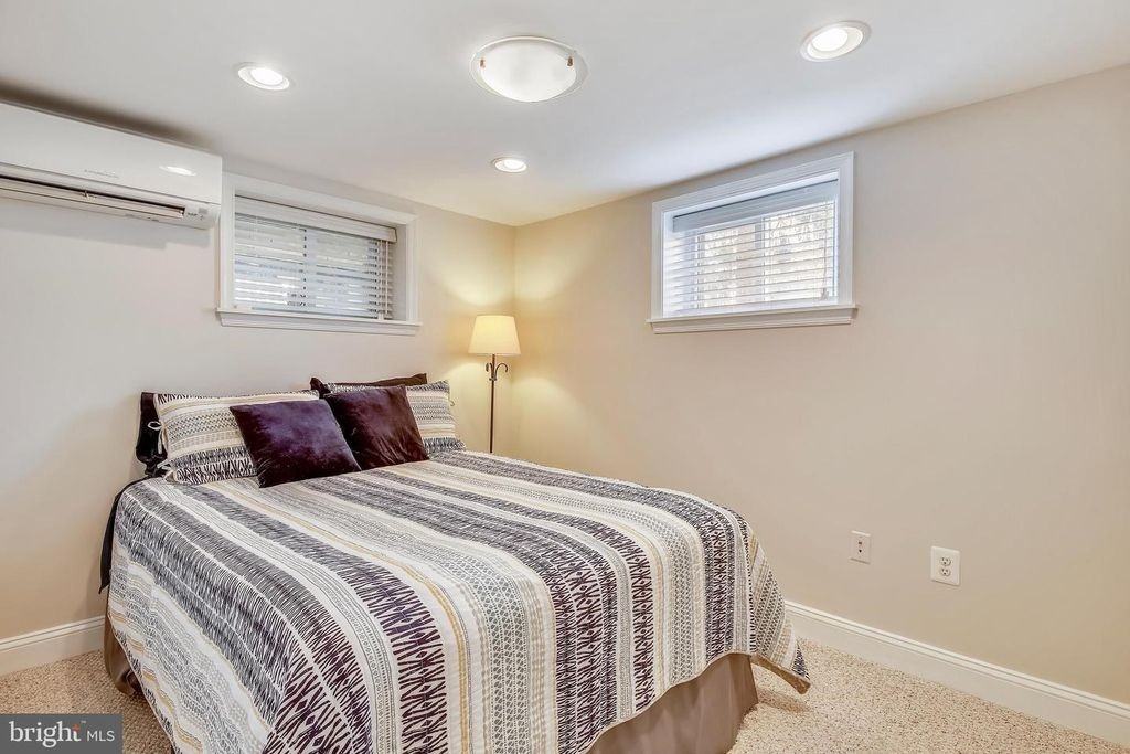 905 Quackenbos St Nw #NA - Photo 2 of 7