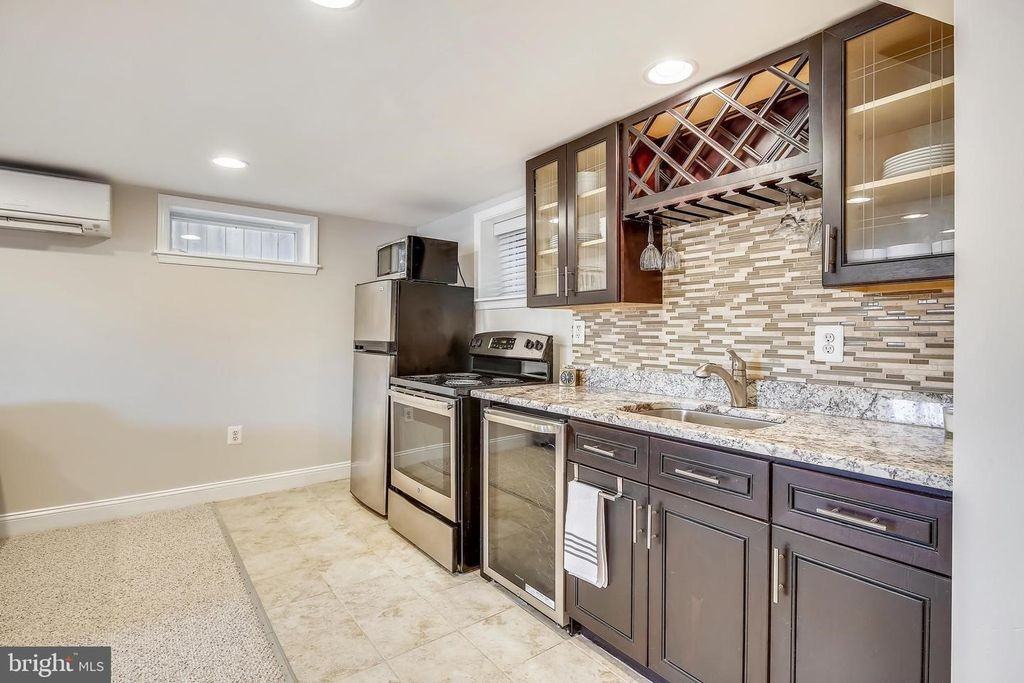 905 Quackenbos St Nw #NA - Photo 4 of 7