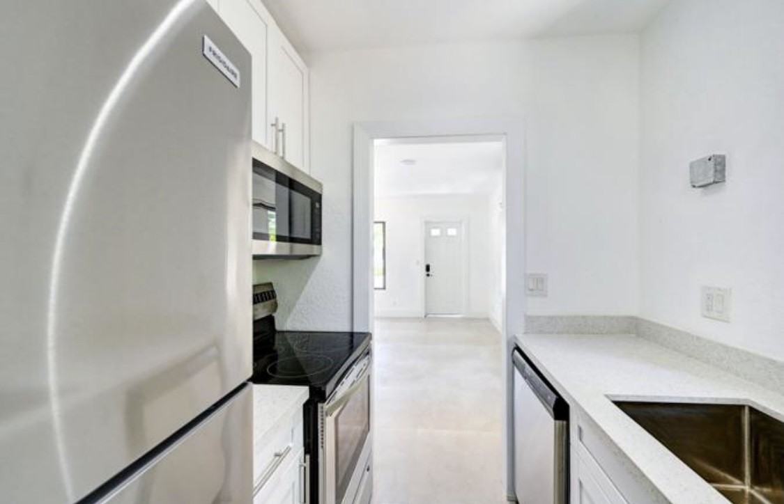 1500 Ne 12th St #1 - Photo 4 of 9