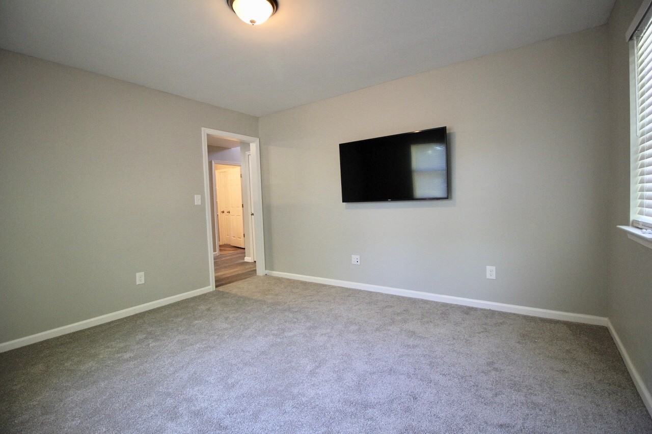 1308 W 37th St #NA - Photo 6 of 16