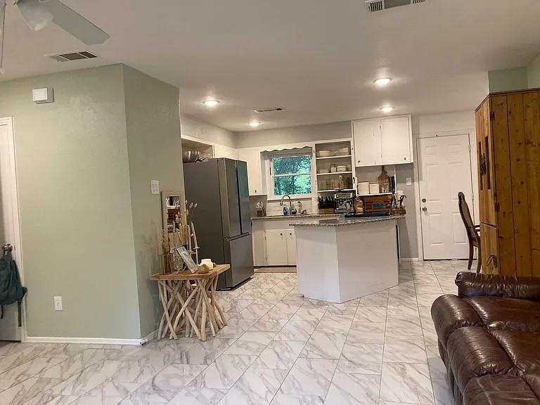 211 Davidson Dr #1 - Photo 3 of 11