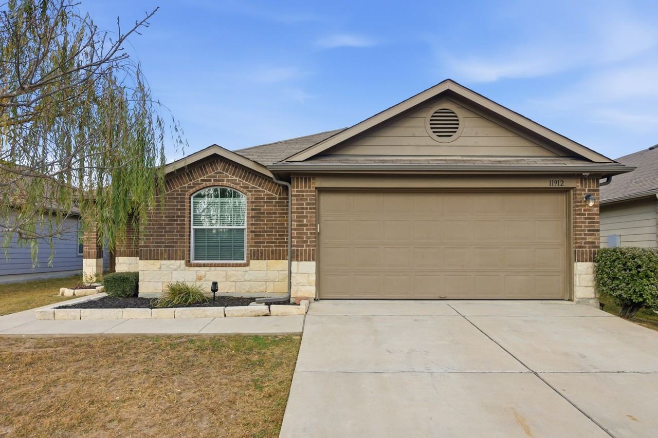 11912 Jamie Dr - Photo 3 of 33