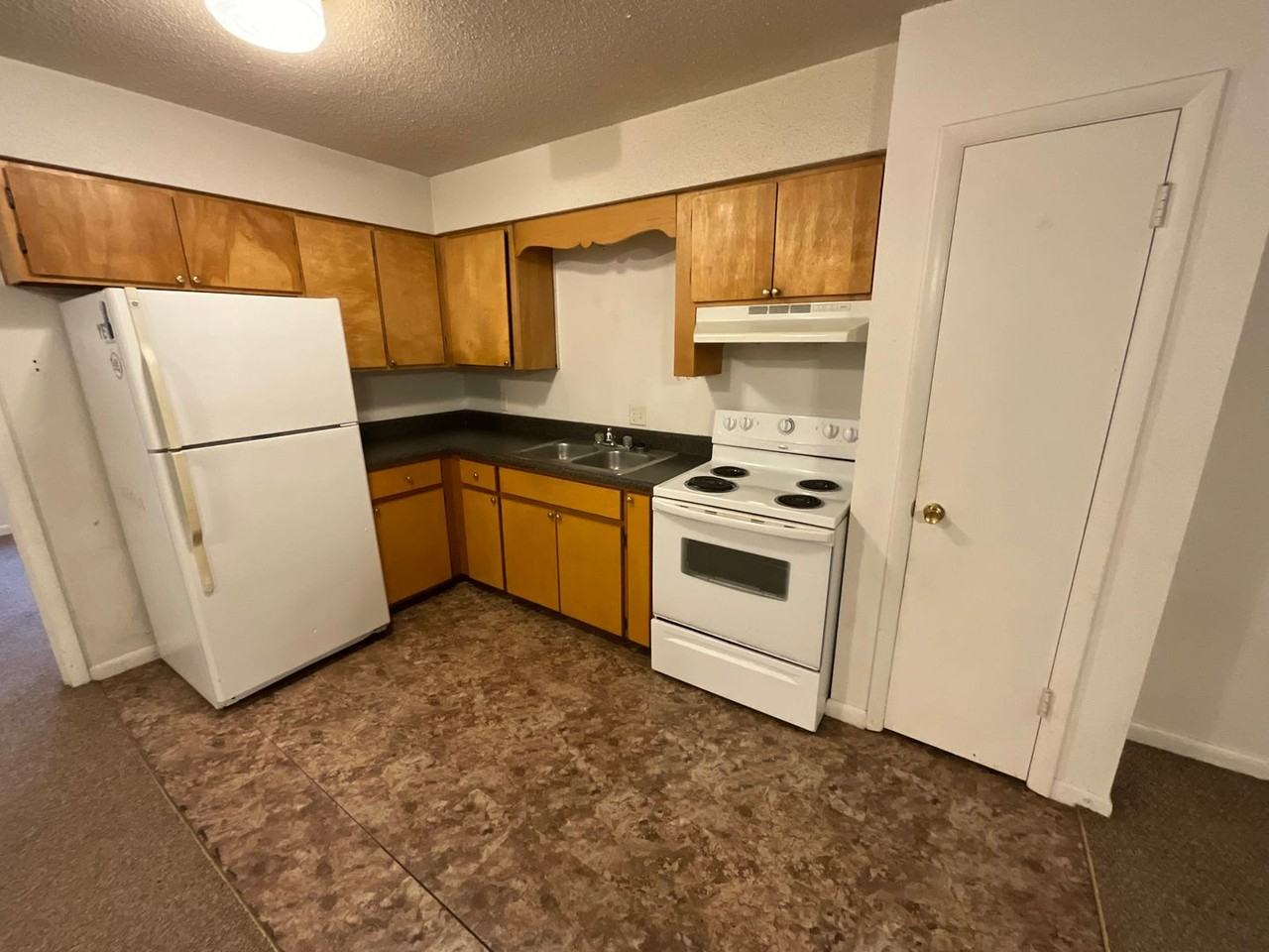 1311 Plum Cir - Photo 3 of 5