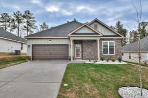 featured image of 3094 Banter Dr