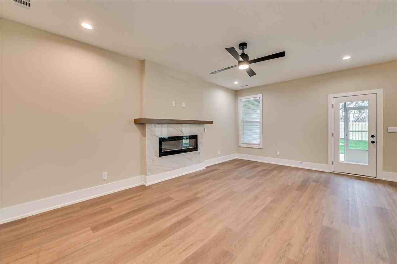 3094 Banter Dr - Photo 4 of 29