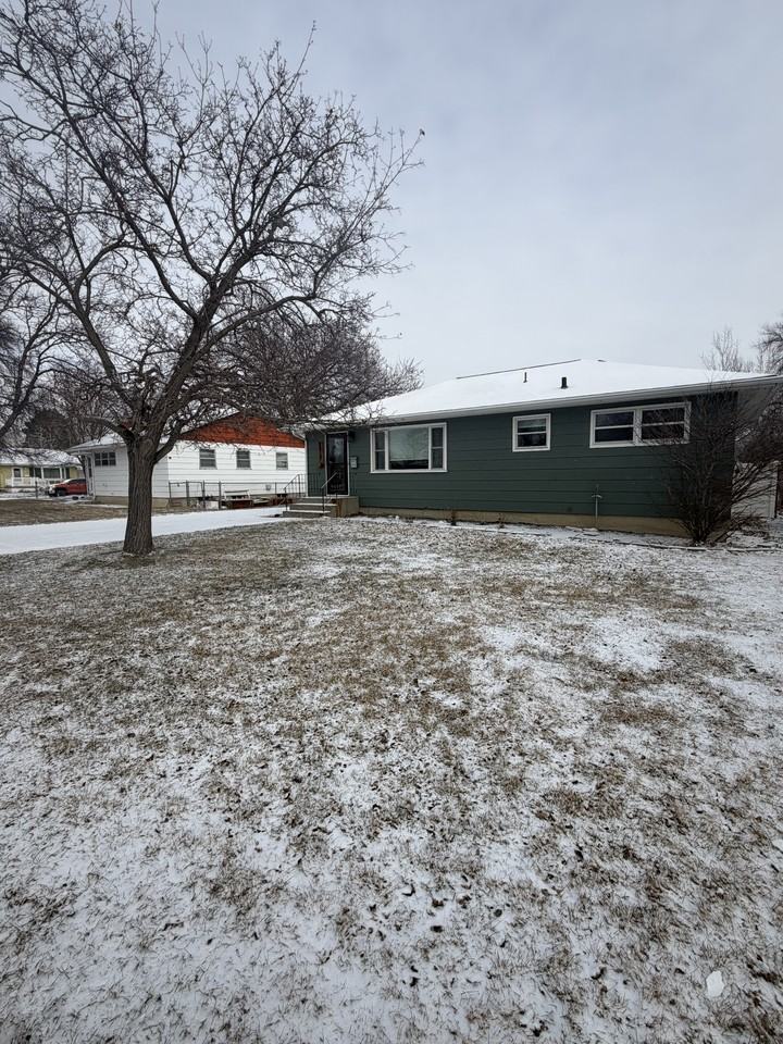 1017 25th St W #1 - Photo 3 of 20