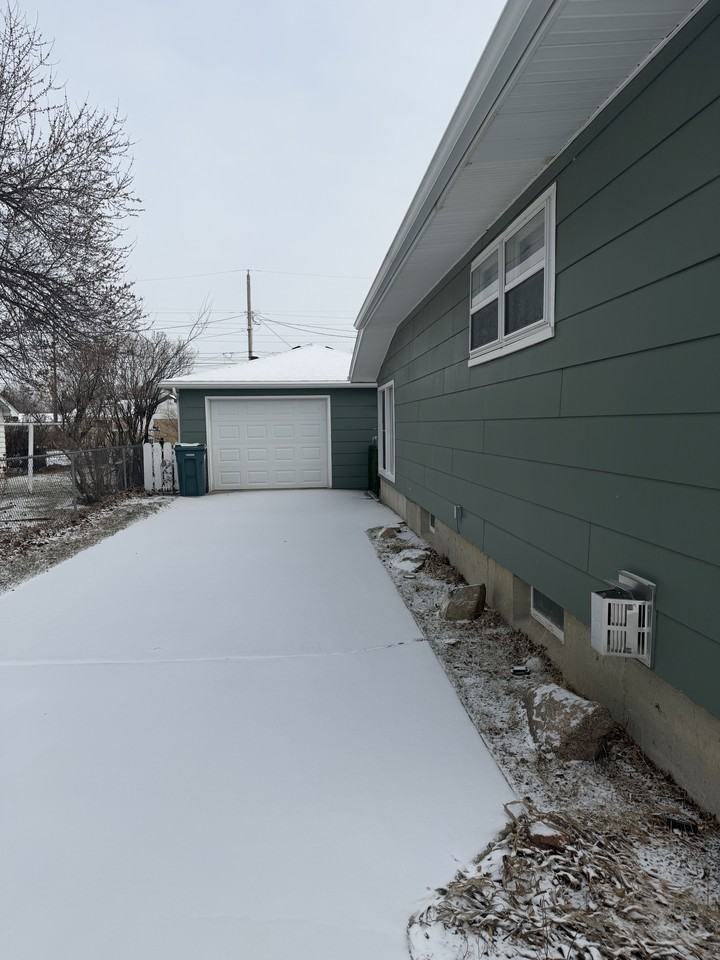 1017 25th St W #1 - Photo 4 of 20