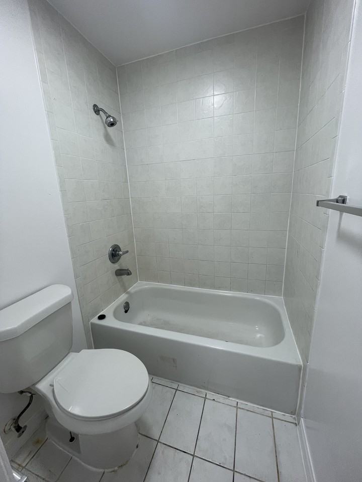 2926 Nw 55th Ave Apt 1b #1B - Photo 6 of 11