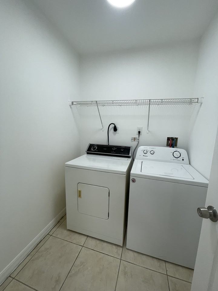 2926 Nw 55th Ave Apt 1b #1B - Photo 7 of 11
