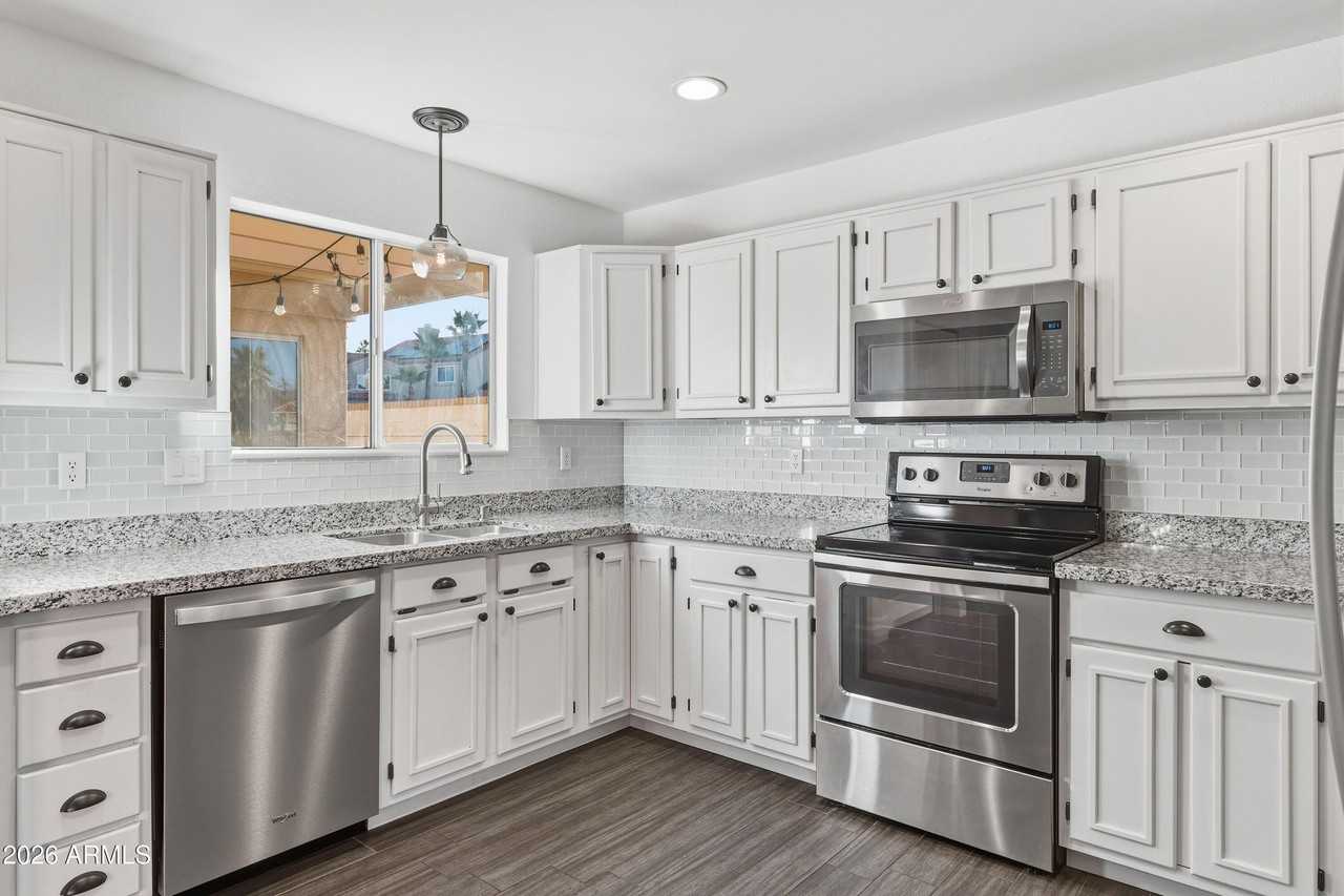 11765 N 112th St - Photo 2 of 25