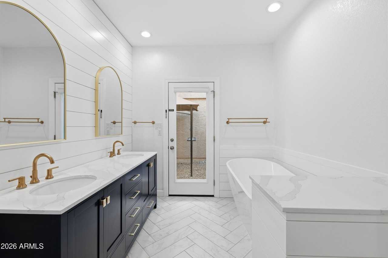 11765 N 112th St - Photo 3 of 25