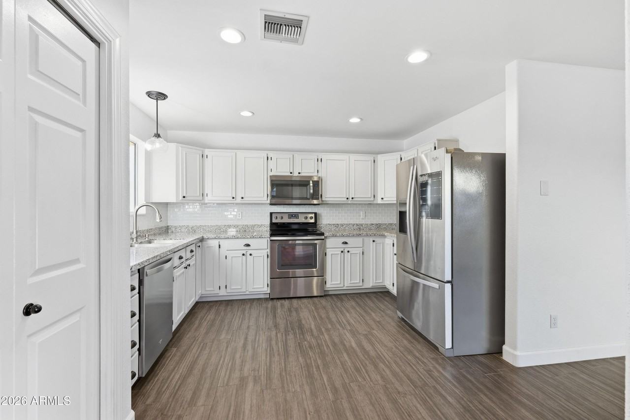 11765 N 112th St - Photo 6 of 25