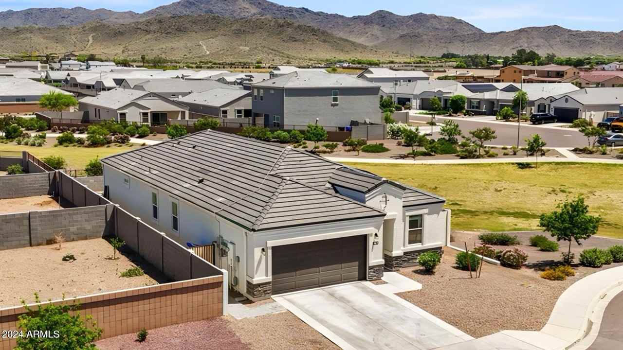 10619 S 54th Dr - Photo 2 of 14