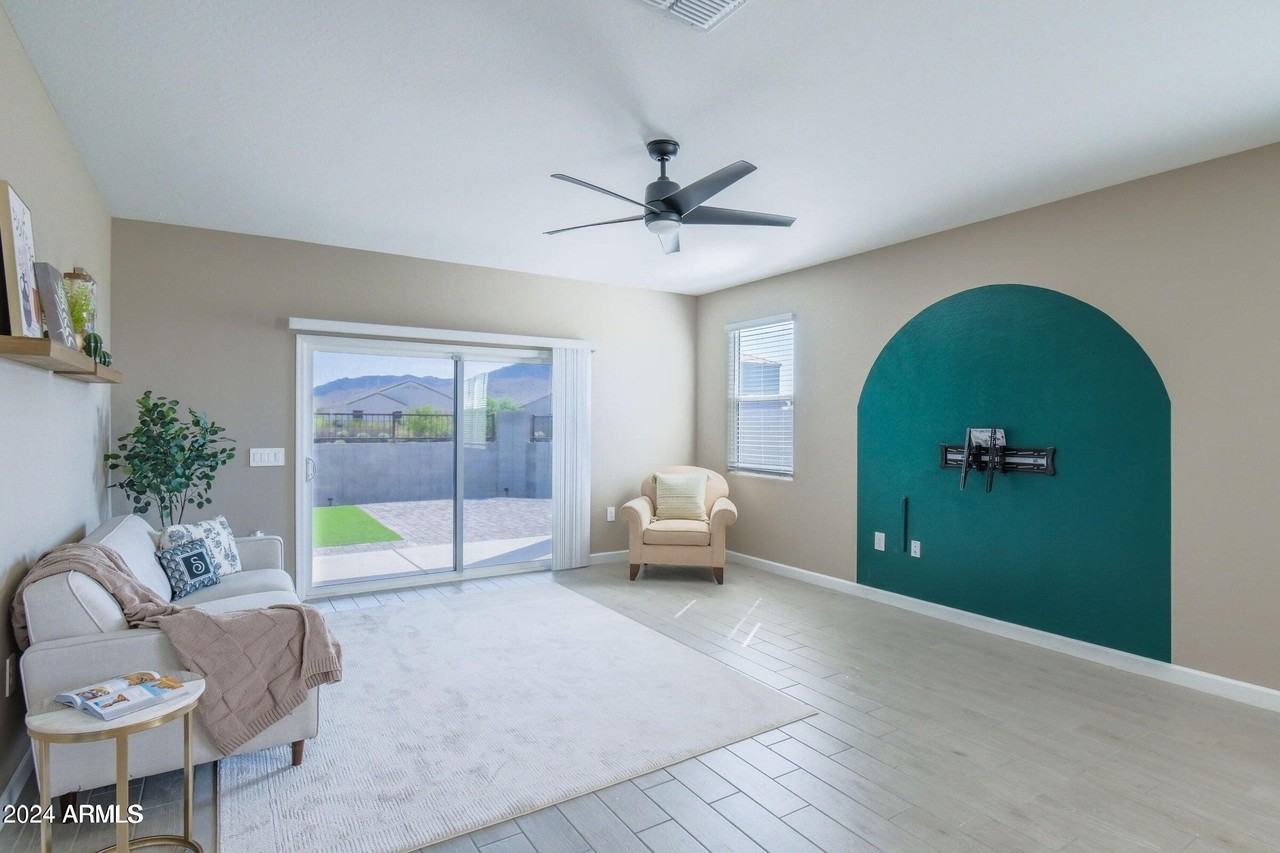 10619 S 54th Dr - Photo 5 of 14