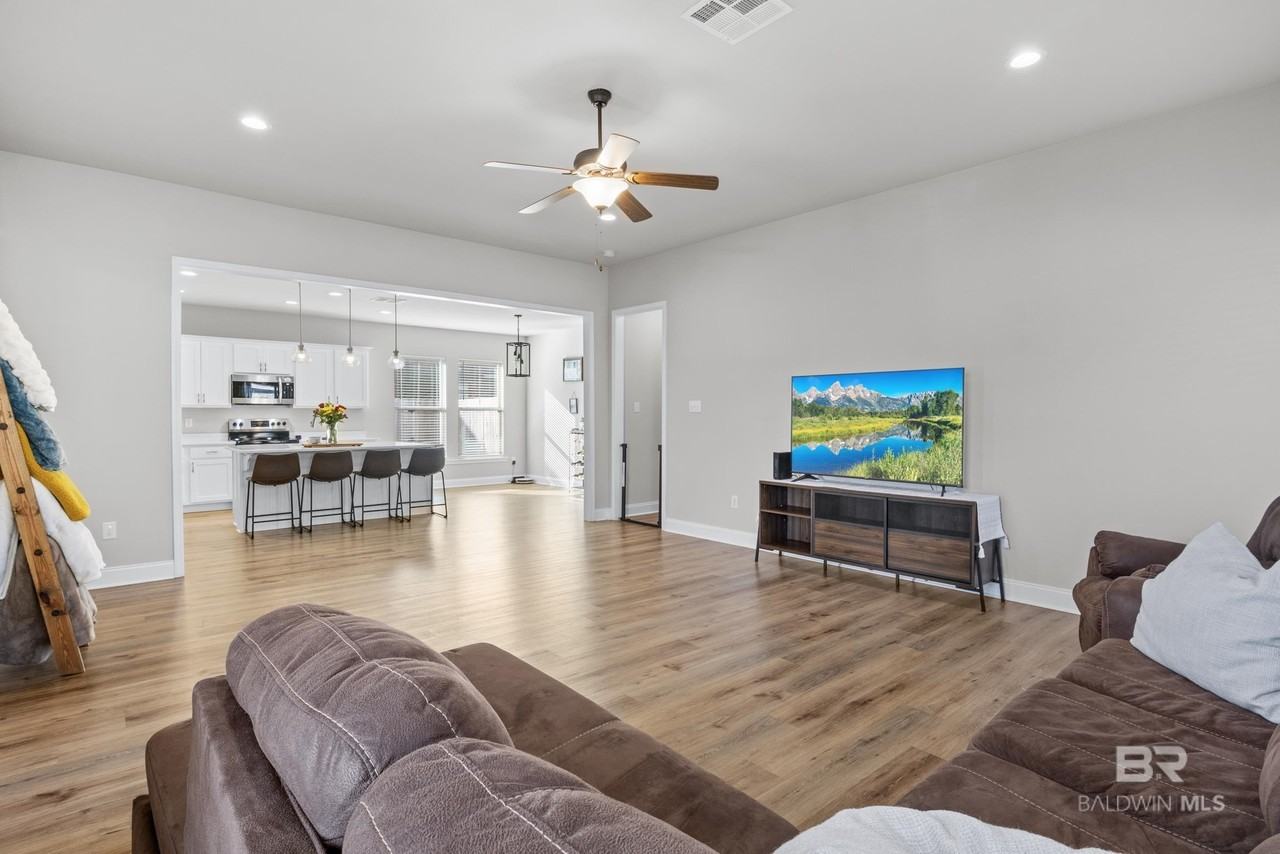 1049 Stella Rd - Photo 7 of 41