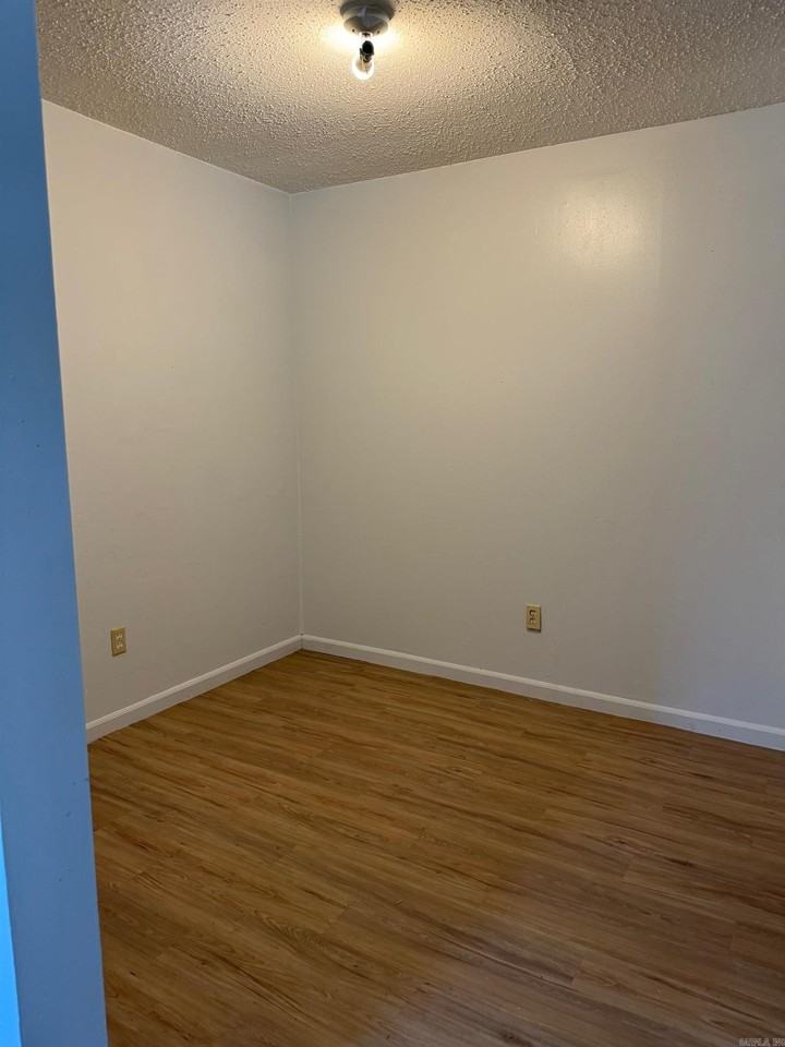 2600 S Beech St - Photo 6 of 6