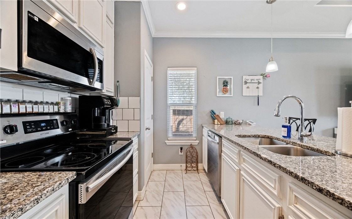 2902 Ruth St - Photo 4 of 10