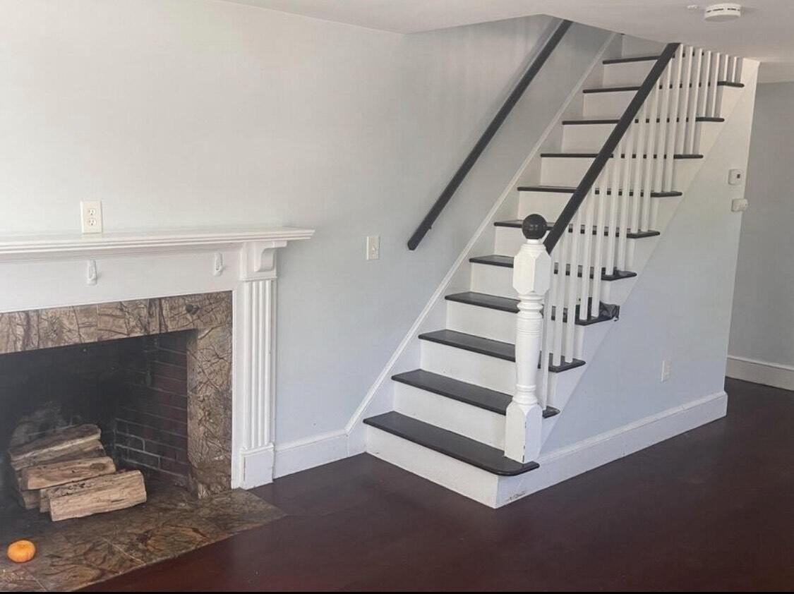 1063 Main St - Photo 4 of 5