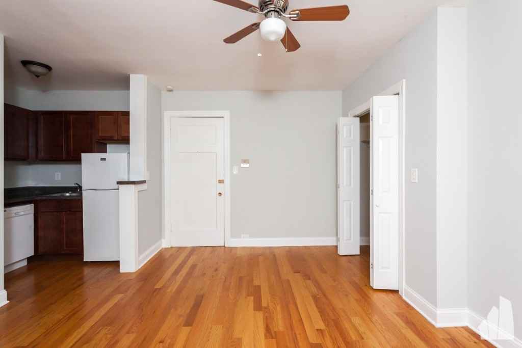 837 W Wolfram St #307 - Photo 6 of 6