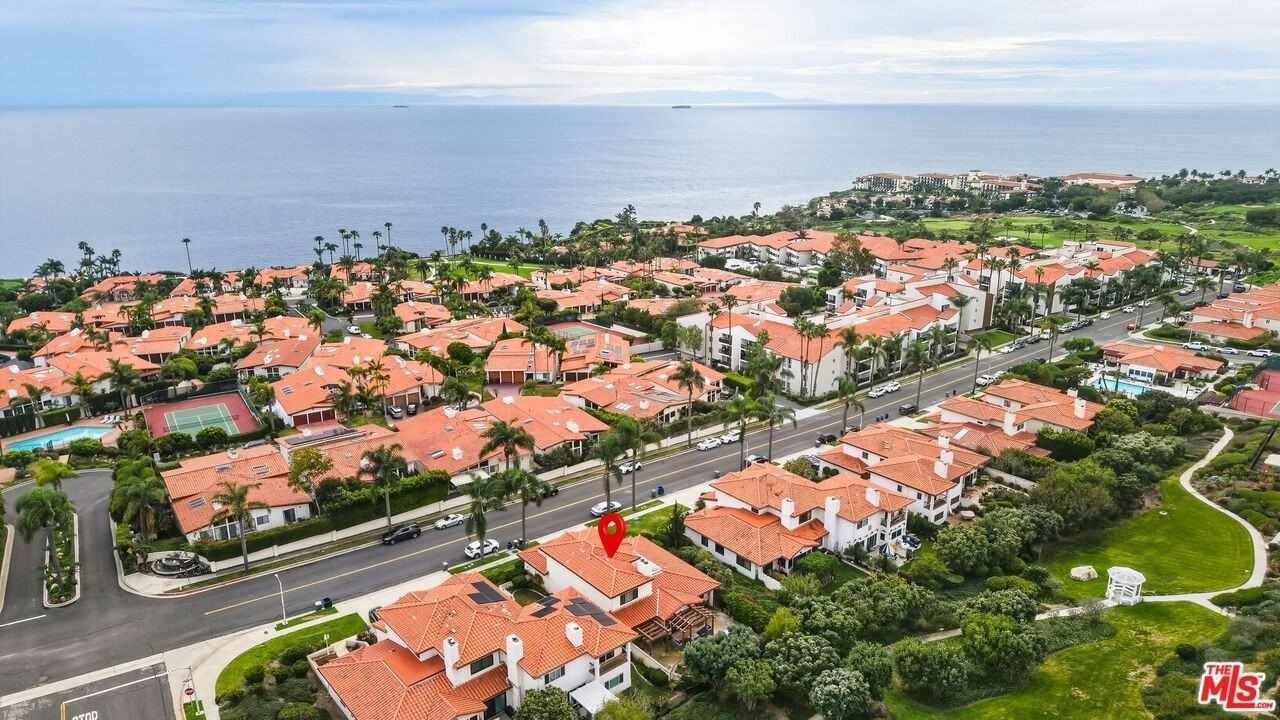 6505 Beachview Dr - Photo 2 of 34