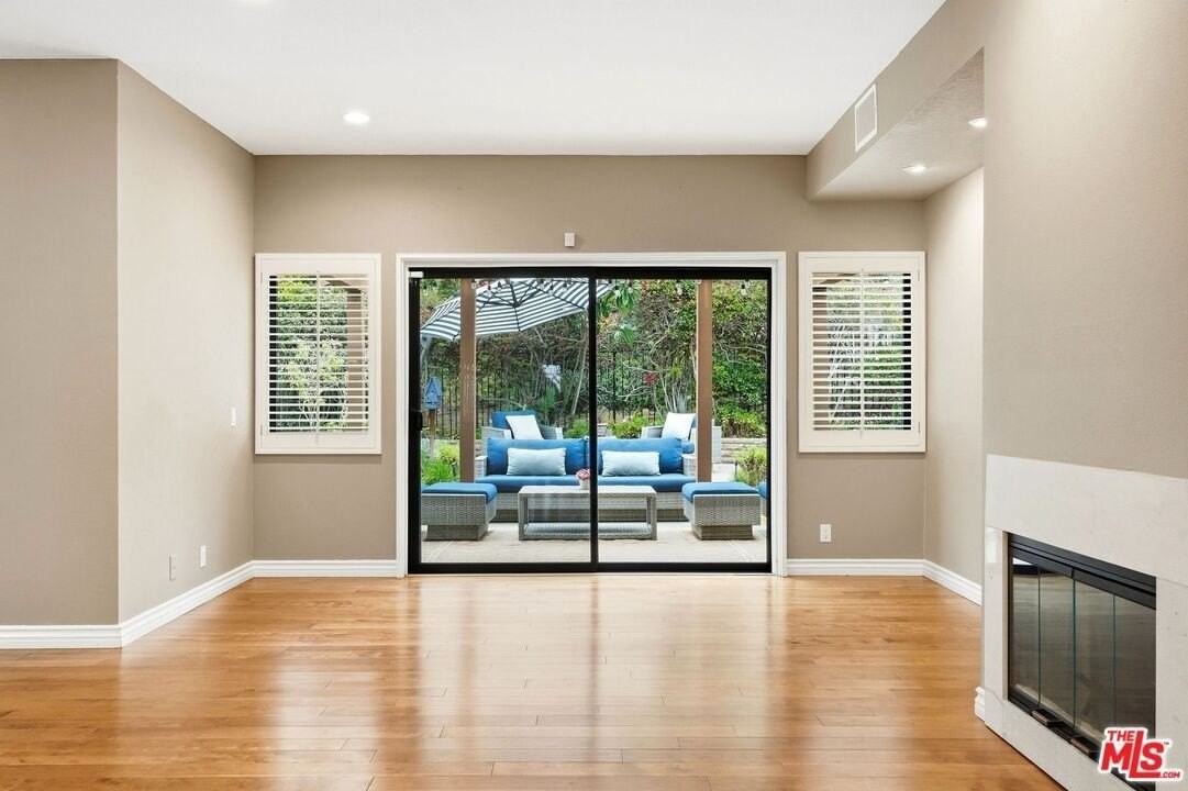 6505 Beachview Dr - Photo 5 of 34