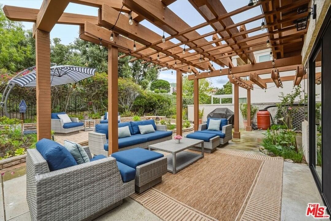 6505 Beachview Dr - Photo 6 of 34