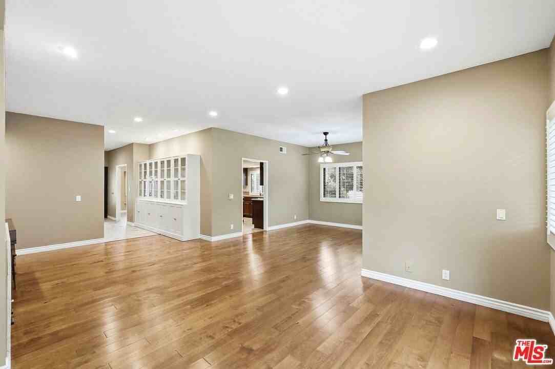 6505 Beachview Dr - Photo 7 of 34