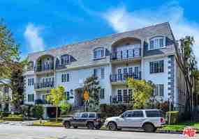 featured image of 11745 Montana Ave Apt 301 #301