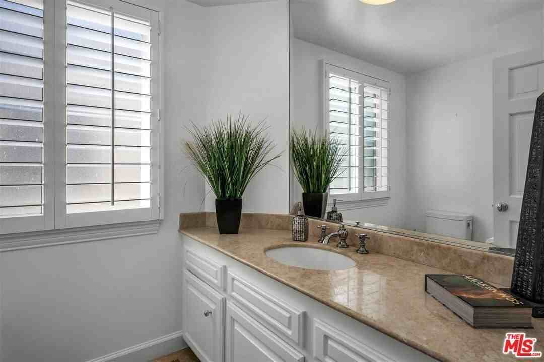 11745 Montana Ave Apt 301 #301 - Photo 4 of 30