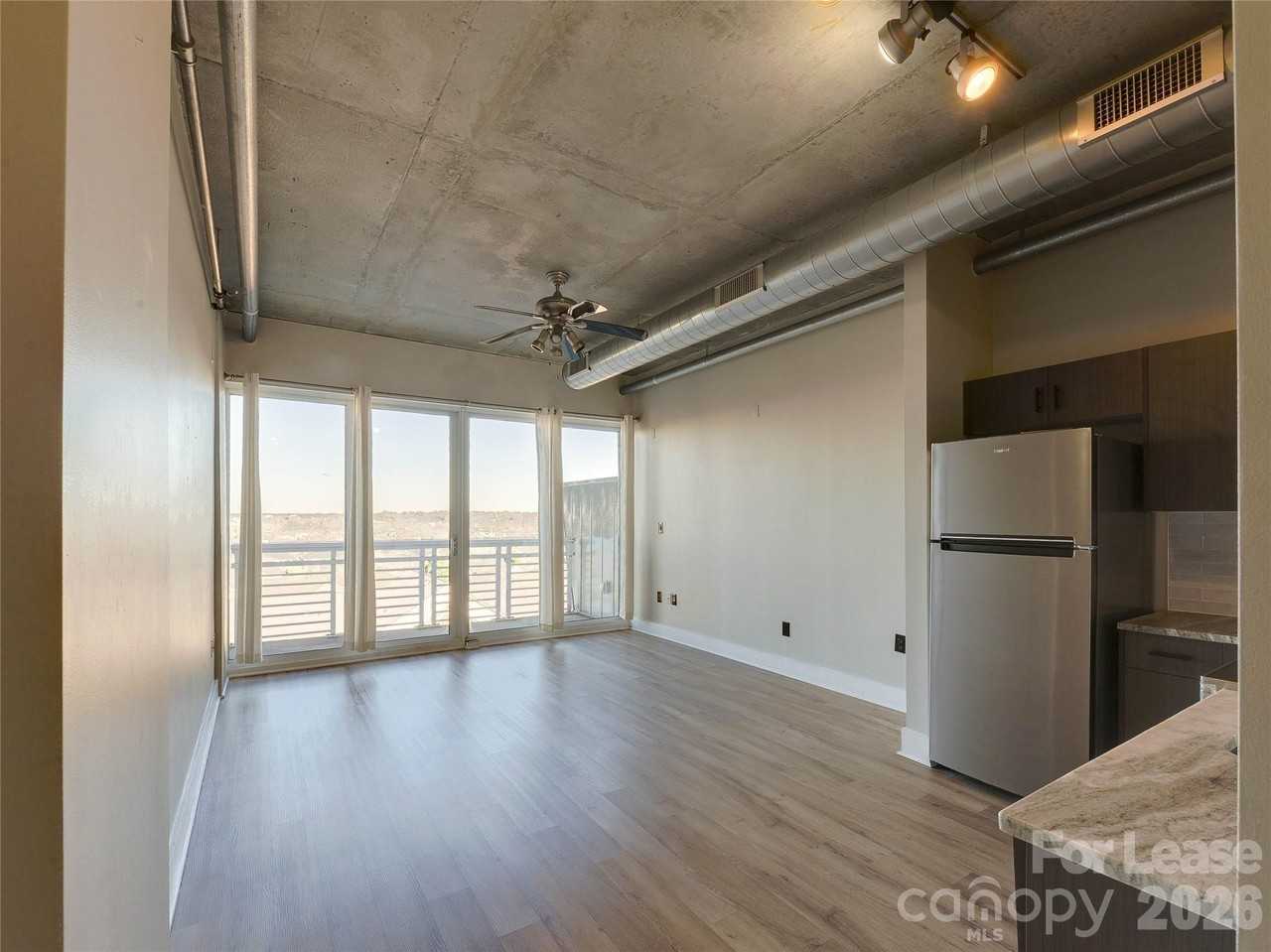 505 E 6th St Unit 815 #815 - Photo 3 of 38