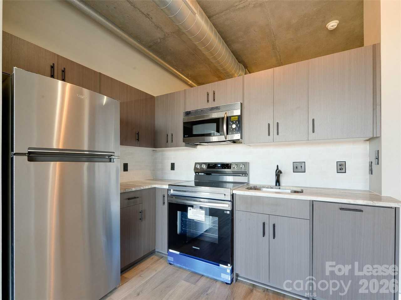 505 E 6th St Unit 815 #815 - Photo 5 of 38