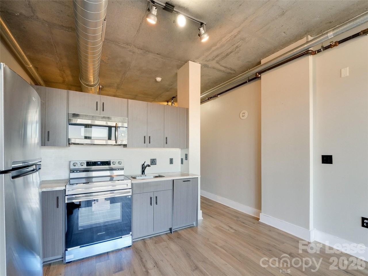 505 E 6th St Unit 815 #815 - Photo 7 of 38