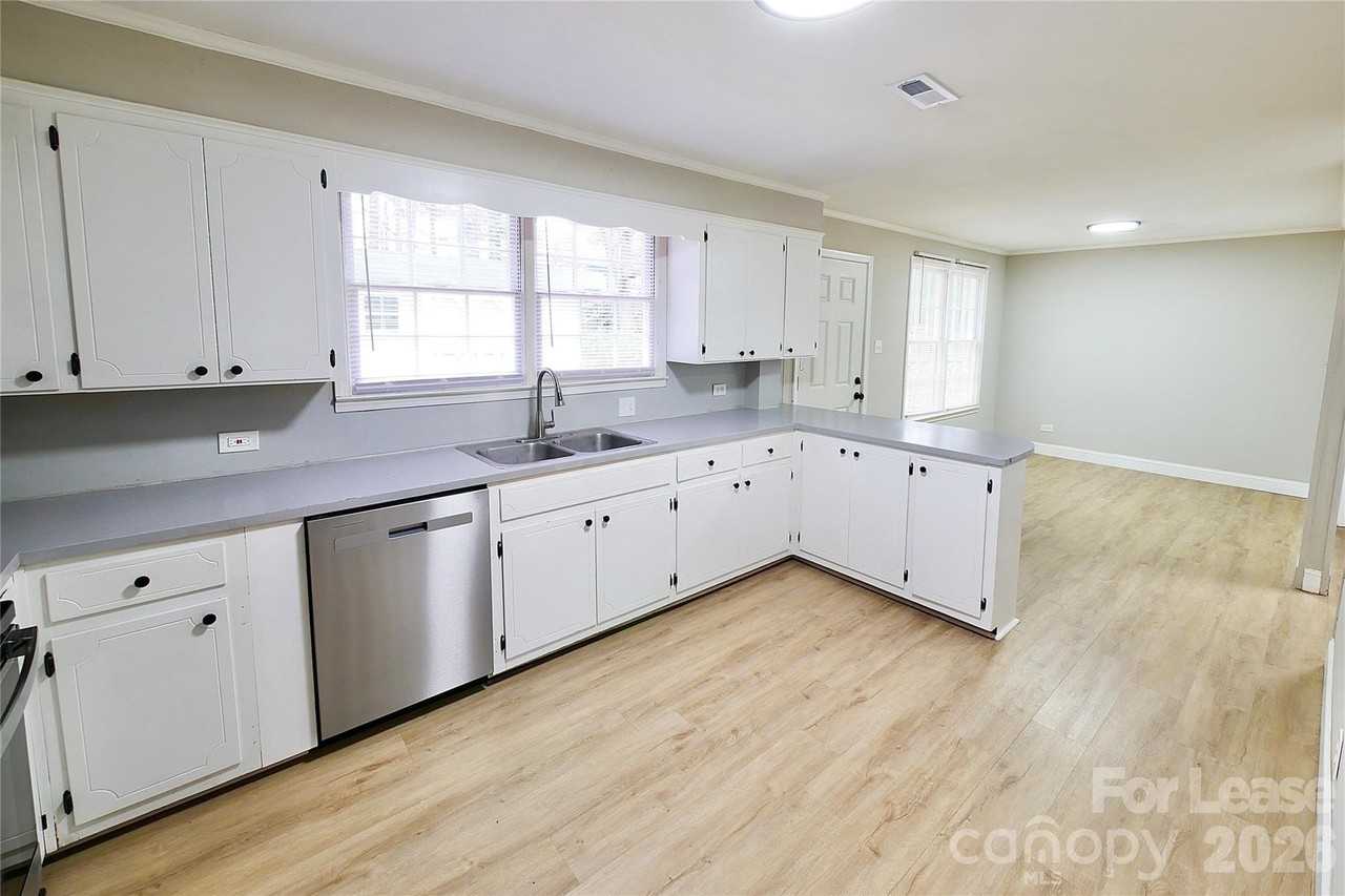 2022 Old Oakland Cir - Photo 6 of 16